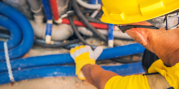 Electricistas Industriales · Instaladores Alta / Baja Tensión Prades · Revisión y mantenimiento de cuadros eléctricos y sistemas de control