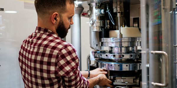 Mecánicos Industriales · Montadores de Estructuras / Maquinaria en Tarragona · Fabricación y reparación de piezas mediante soldadura MIG, TIG y electrodo